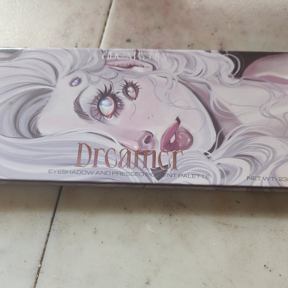 Unearthly cosmetics Dreamer Palette